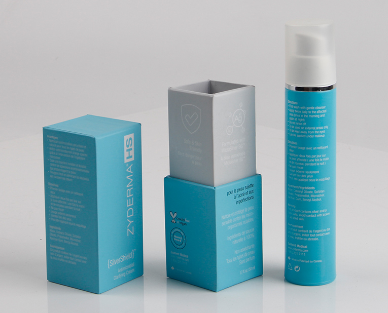 簡(jiǎn)約的化妝品包材在顏色上讓人感覺舒適。