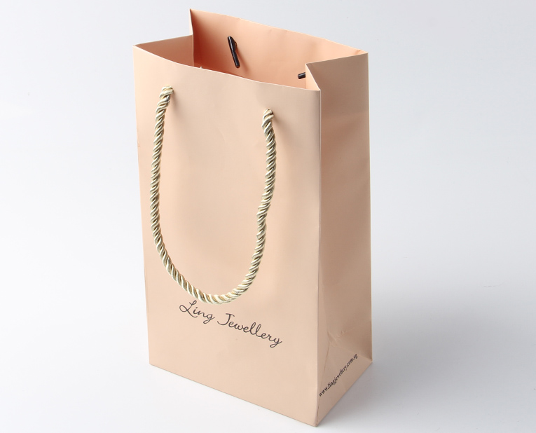 手提紙袋定制-廣州駿業(yè)包裝實(shí)業(yè)有限公司 手提紙袋定制