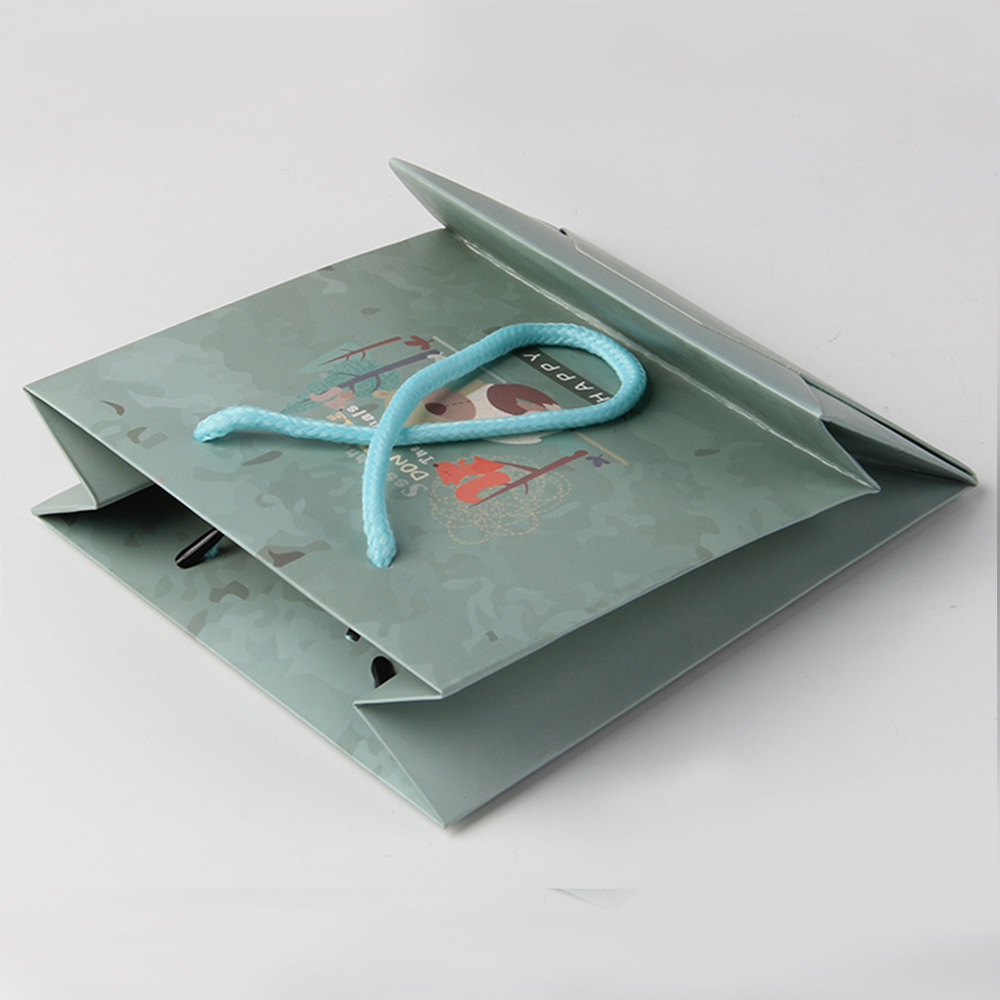 看看褲子紙袋訂做對(duì)比膠水粘和雞眼誰(shuí)更合適 看看褲子紙袋訂做對(duì)比膠水粘和雞眼誰(shuí)更合適