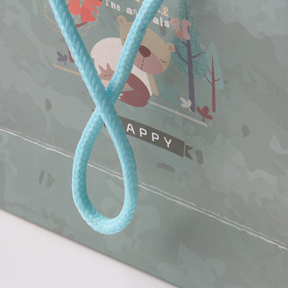 看看褲子紙袋訂做對(duì)比膠水粘和雞眼誰(shuí)更合適 看看褲子紙袋訂做對(duì)比膠水粘和雞眼誰(shuí)更合適