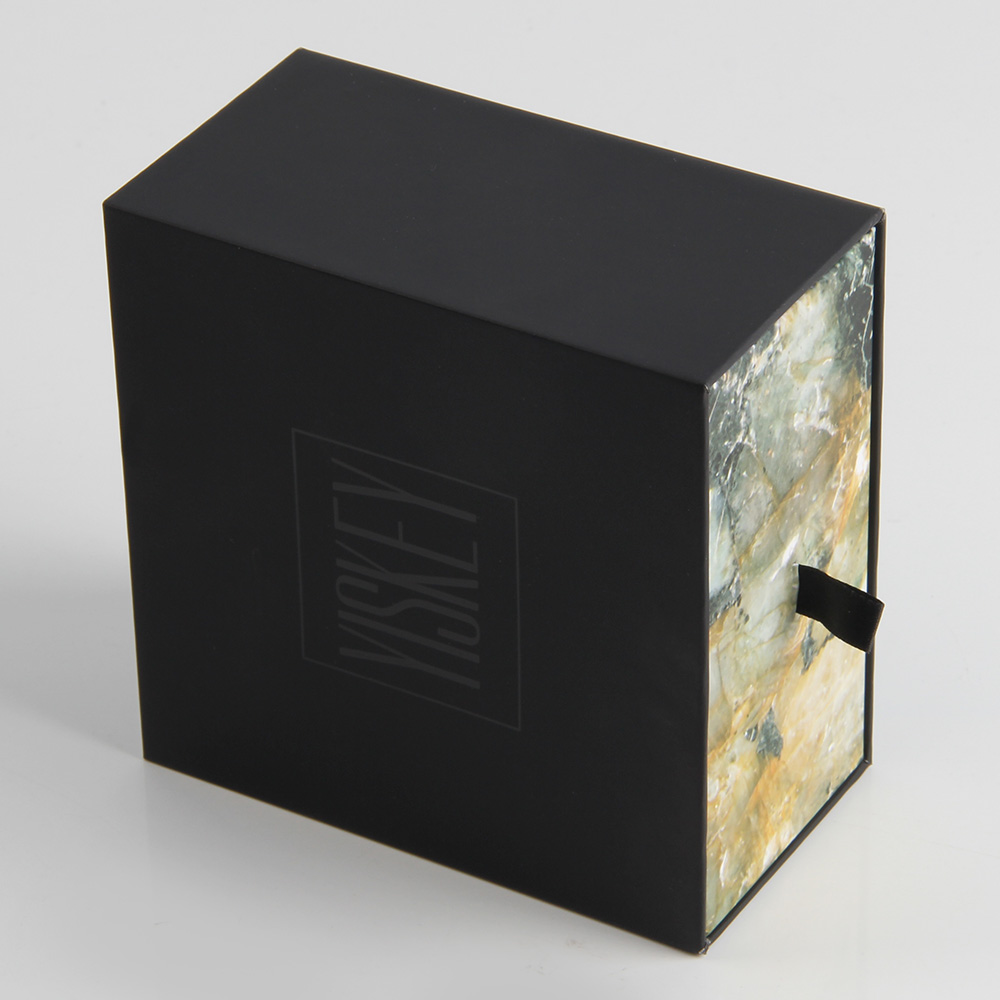 面膜精裝盒工廠的產(chǎn)品帶不帶病毒呢？