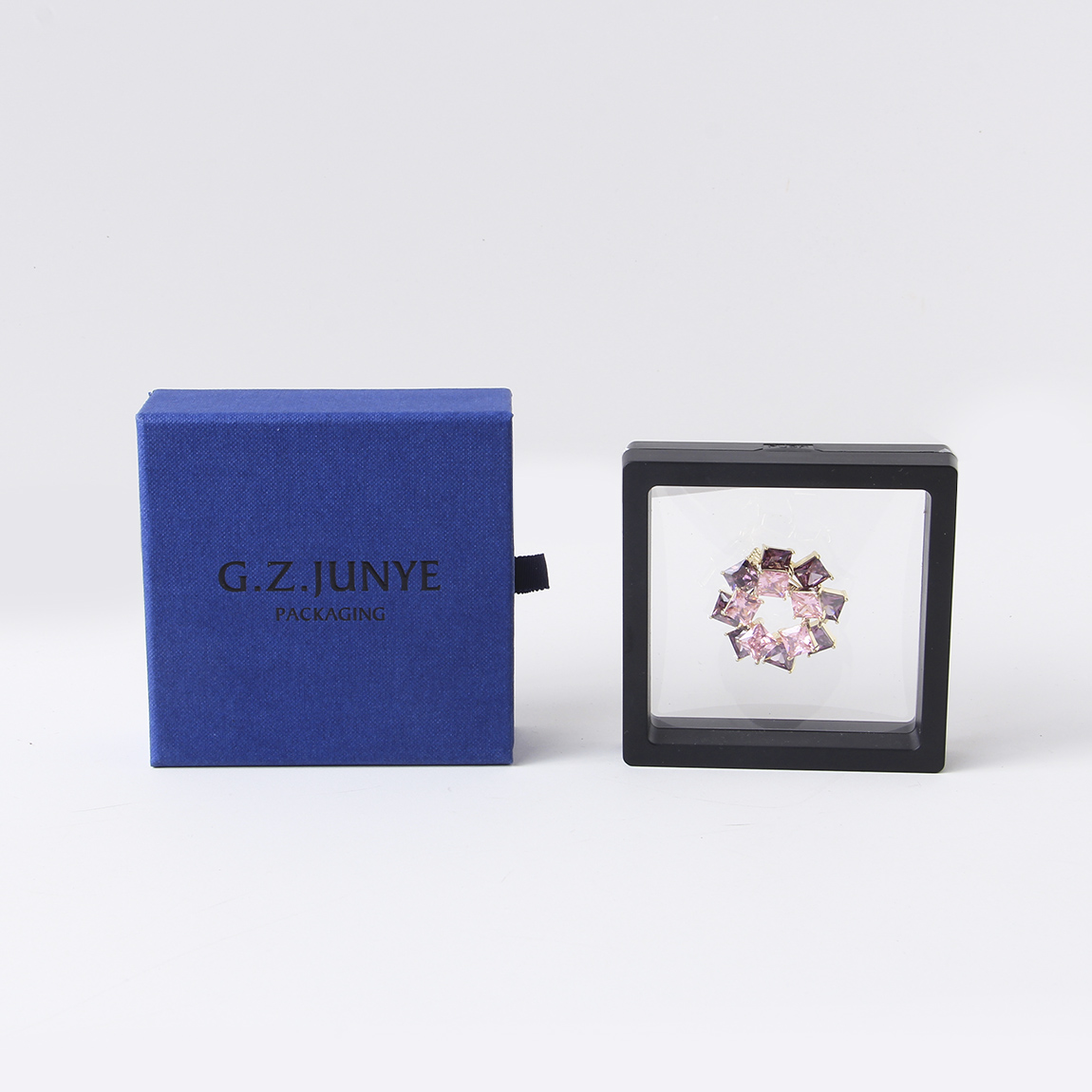 紙質(zhì)珠寶包裝盒會有哪些生產(chǎn)上的細節(jié)需要注意？